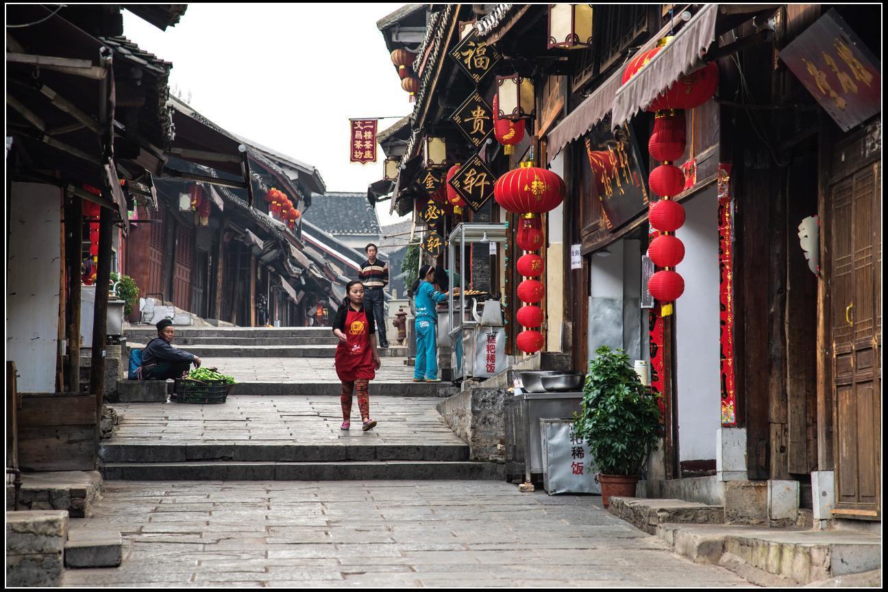 小球进黑洞